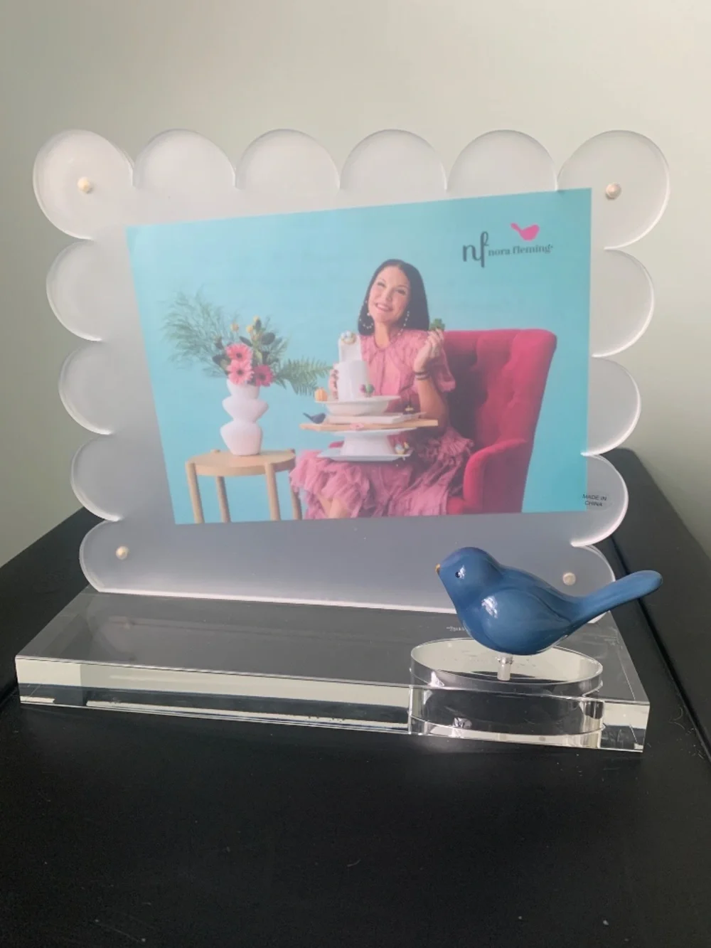 NIB--store display--Nora Fleming A-Nora-ble Scalloped Acrylic Frame